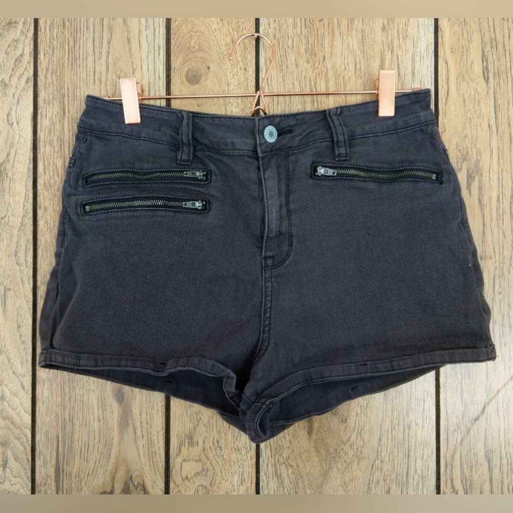 Kendall & Kylie | Super High Rise Shorts (size:3)